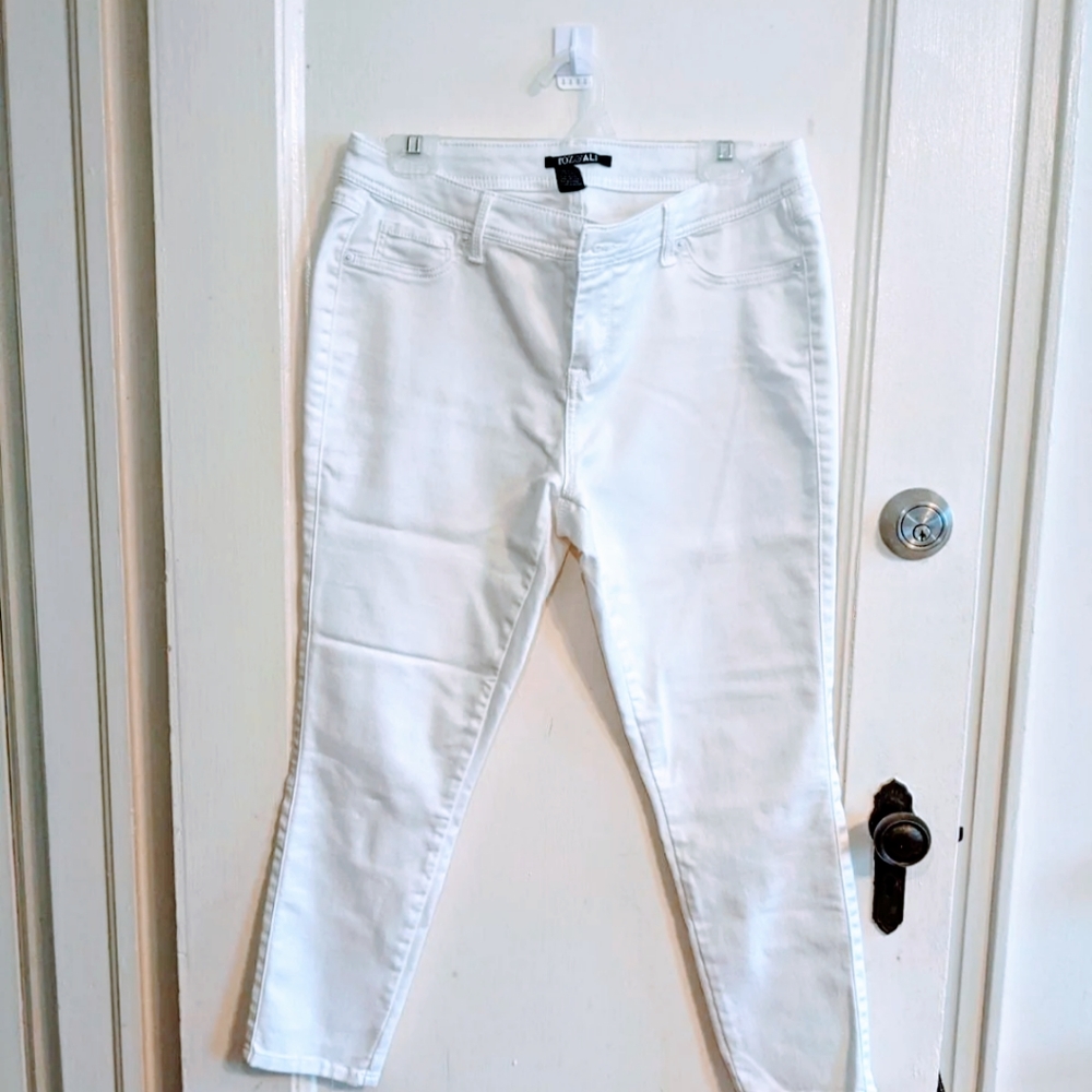 Roz & Ali Women's White pants Size 12P